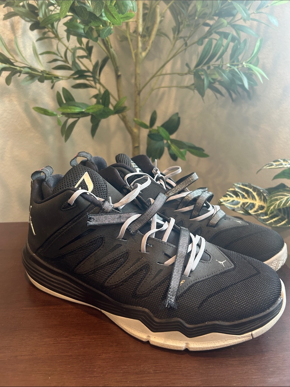 Jordan Men's Black and White Low-Top Basketball Sneakers